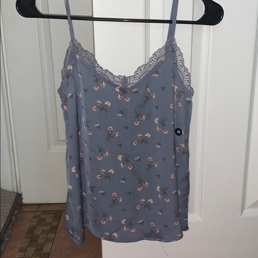 blue floral hollister top